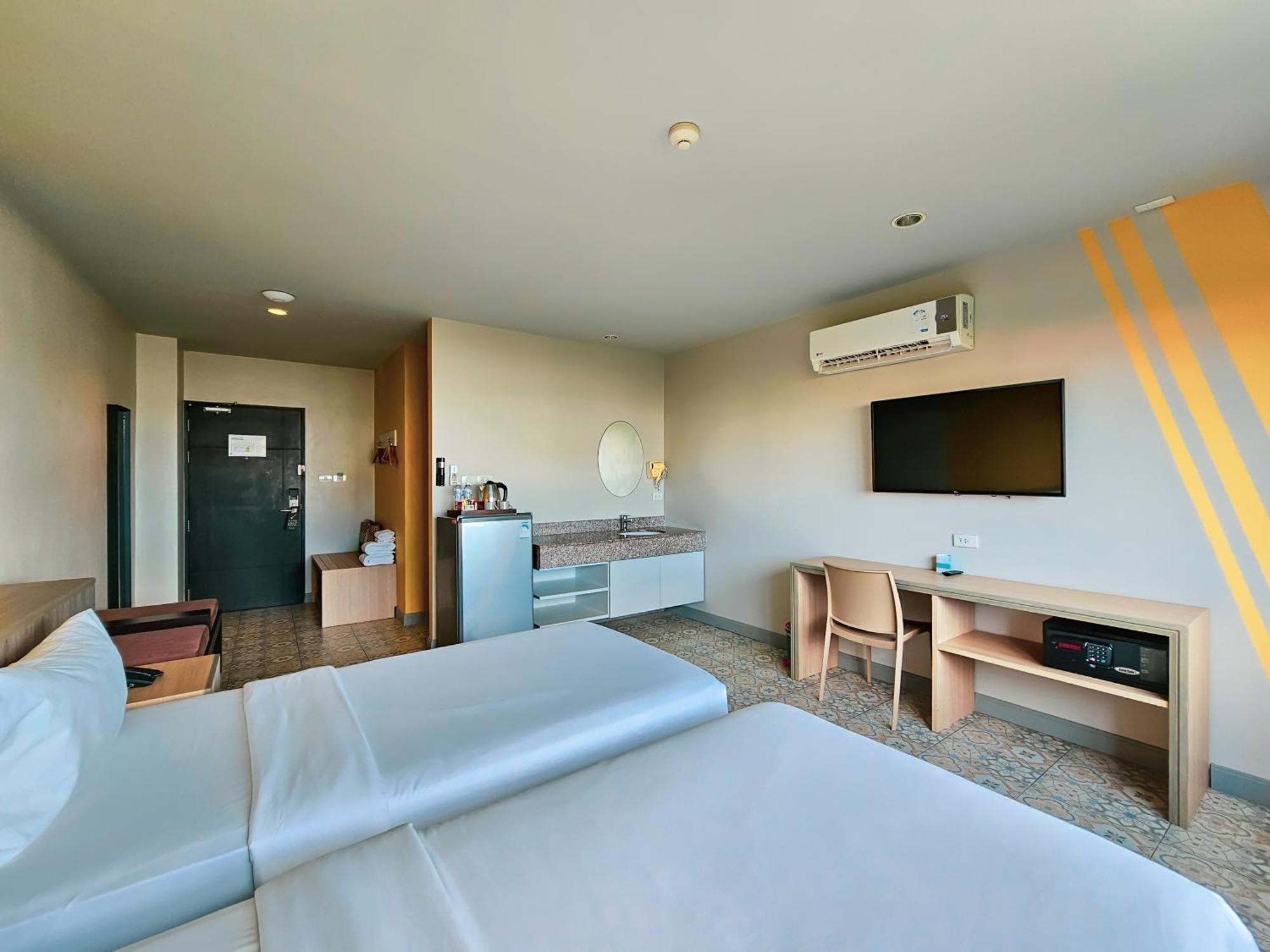 Recenta Suite Phuket Suanluang Exterior foto